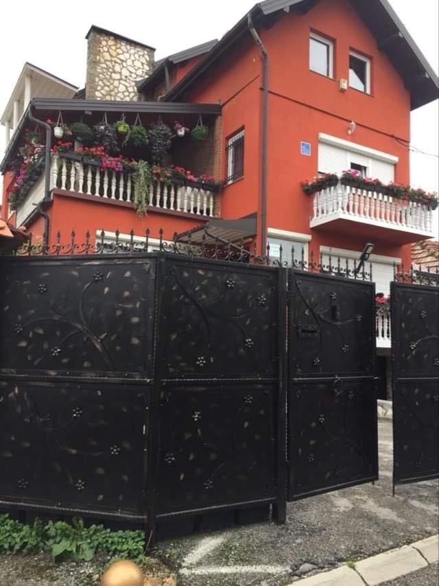 Apartment Red House Visoko Exterior foto